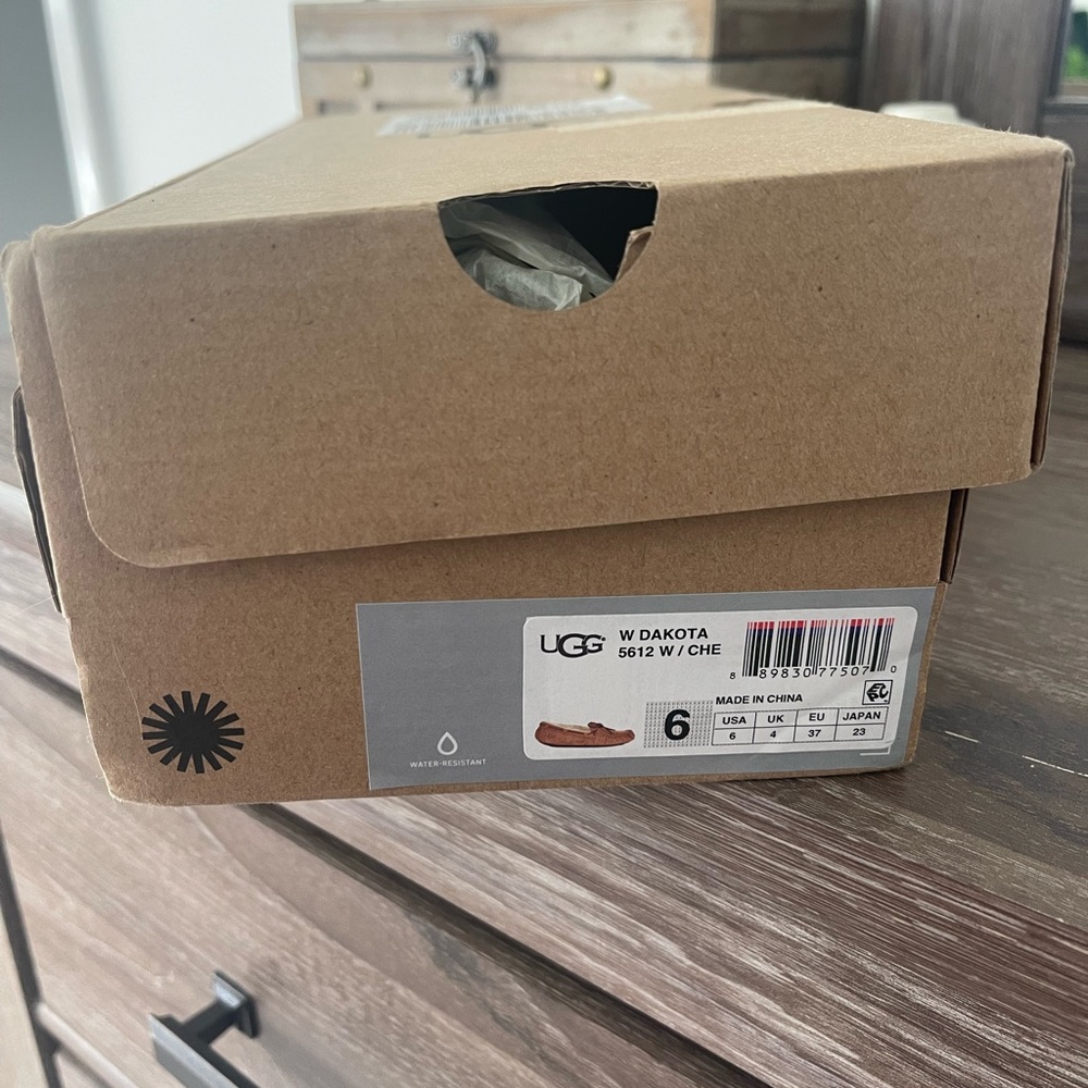 UGG Dakota Slipper